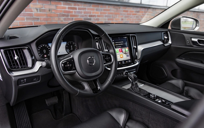 Volvo V60 cena 96900 przebieg: 165015, rok produkcji 2018 z Mińsk Mazowiecki małe 781